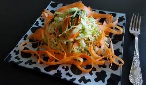 Klasik Lahana ve Havuç salatası