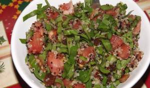 Sağlıklı Ispanak ve Kinoalı Salata