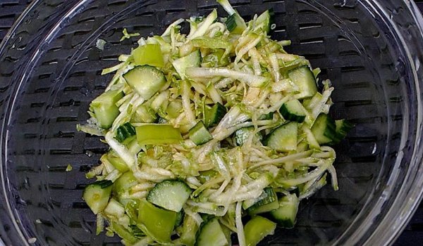 Rendelenmiş Kabak ve Kereviz Salatası