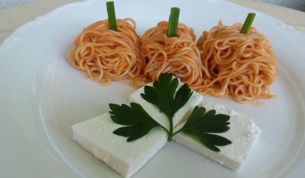 Klasik Domates Soslu Spagetti