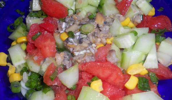 Domatesli Ton Balığı Salatası